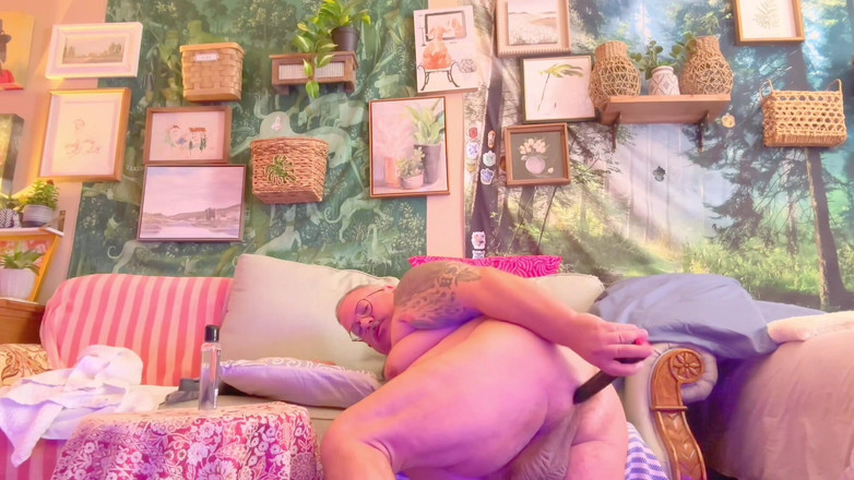 Hand-Free-Daddy-Chub: 14分...おじいちゃんは白いブリーフにくさびギーを着ています お腹はとても大きいです