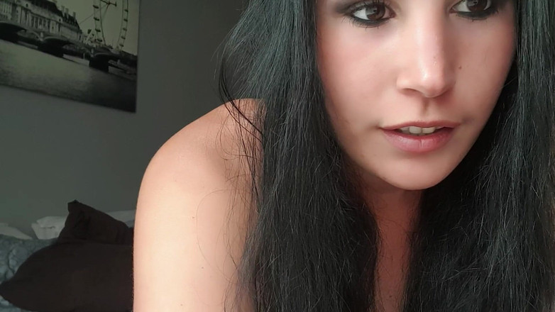 domslutfucker: Děvka dává pokyny ke kouření při masturbaci s různými hračkami