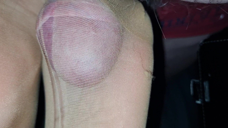 Alter: Masturbare cu picioarele în ciorapi