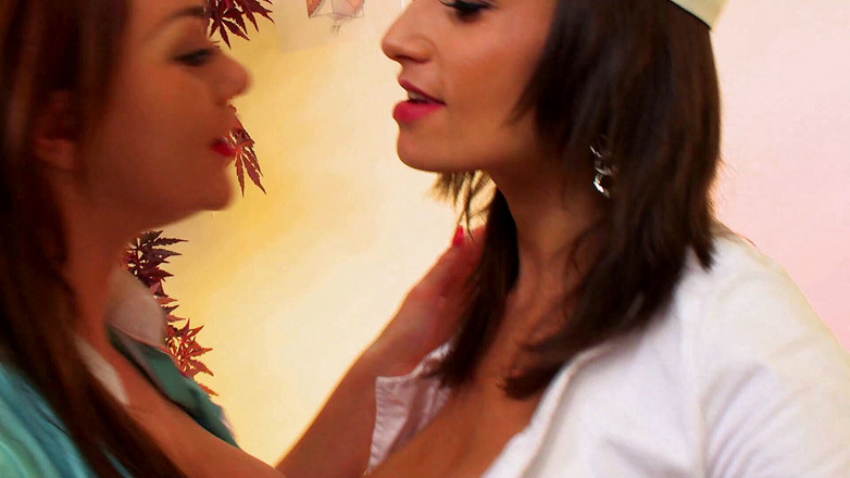 Hot Girlz: 大奶护士勾引她的性狂热病人