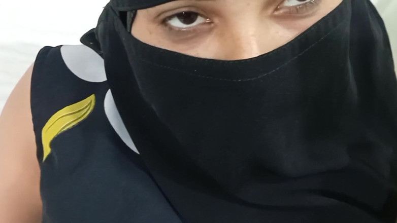 Dearshivani: Hijabi Girl Loves to Suck Cock and Her Juicy Pussy...