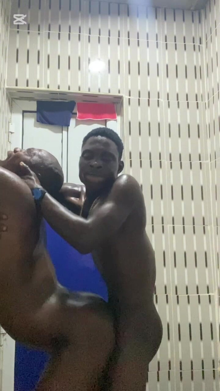 BlackDanie_production: Jag gav en bra knull i badrummet