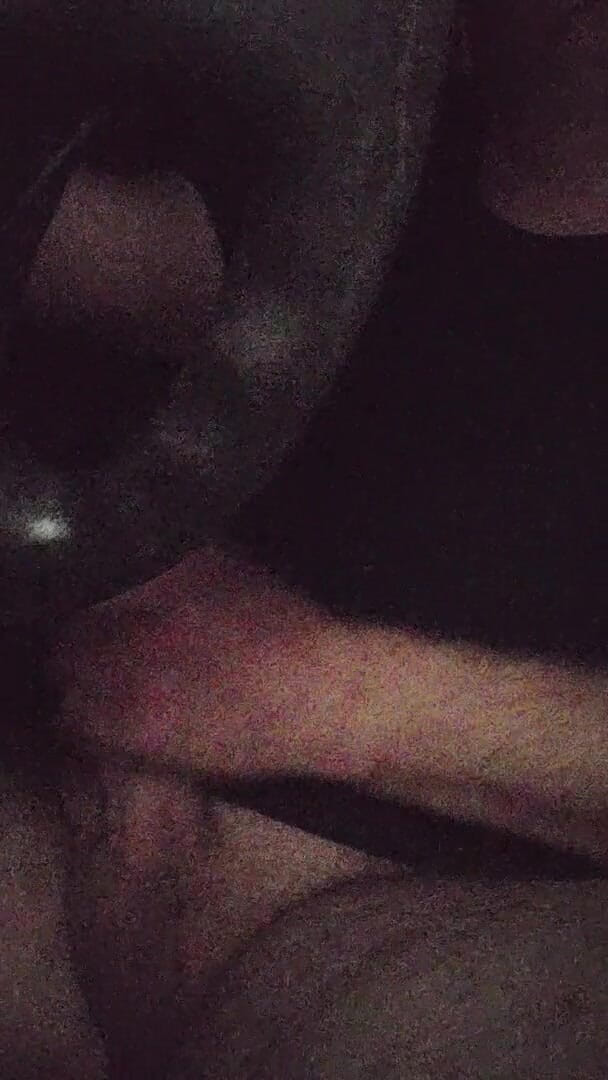 Incredible Dick: Cara com tesão se masturba no caminhão 2