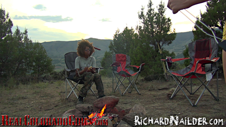 Richard Nailder Hardcore: Мила руда робить перший досвід з дупи в рот і лесбіянок у відео прослуховуванні в кемпінгу