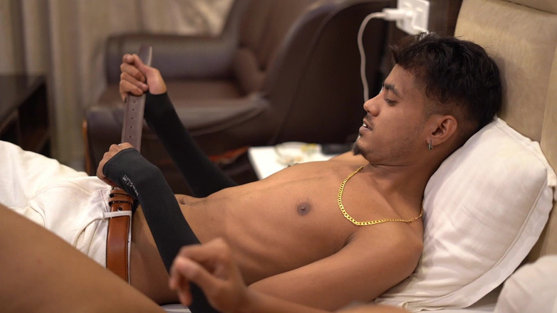 Pankaj Gupta: Personál hotelu jednal hrubě hardcore sex Tejaswani