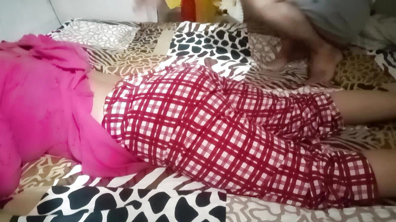 Sagita Sharm: 愛人は私にマッサージをするように頼み、私はそれを楽しんだ