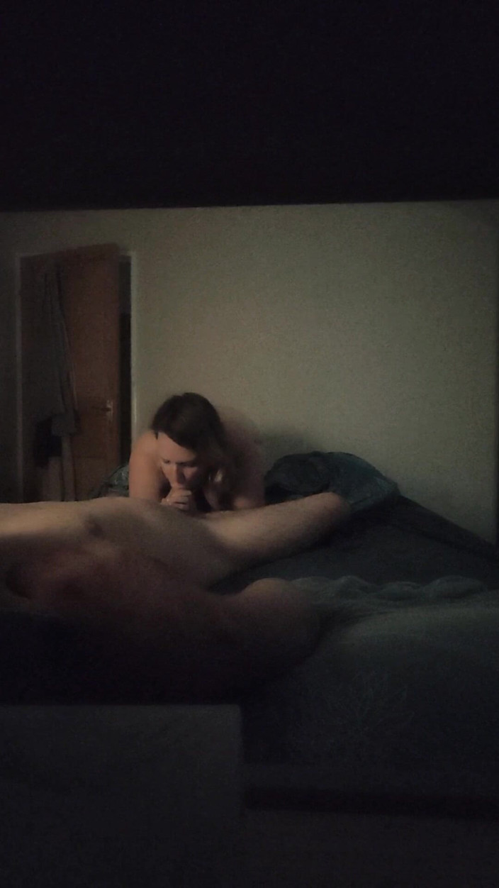 Titi77: Mama generoasă suge până la ultima picătură de