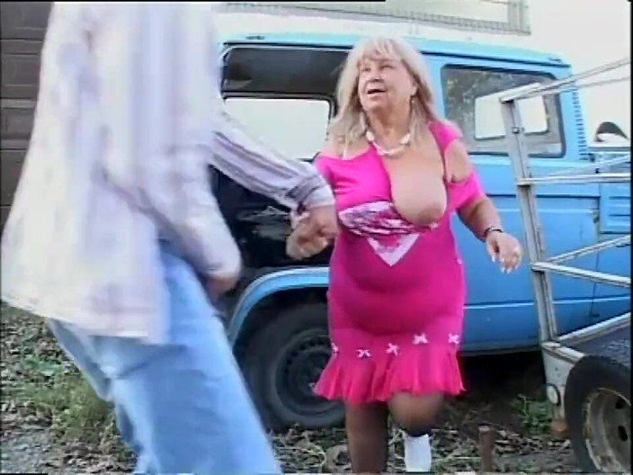 XTime Vod: Blonde milf mit dicken möpsen in den arsch gefickt im...