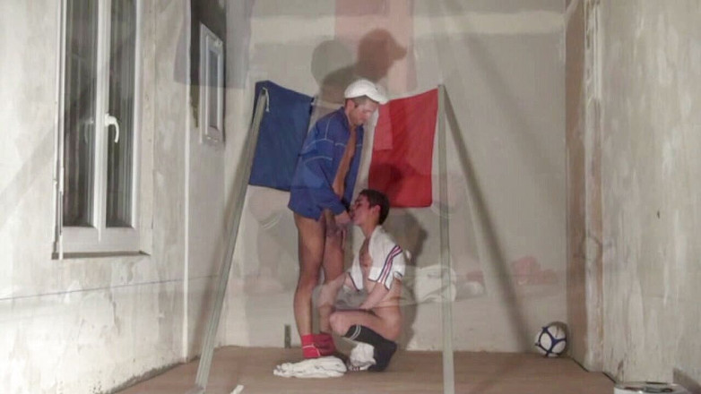 AMATOR PORN MADE IN FRANCE: Max被他的足球教练用来发泄