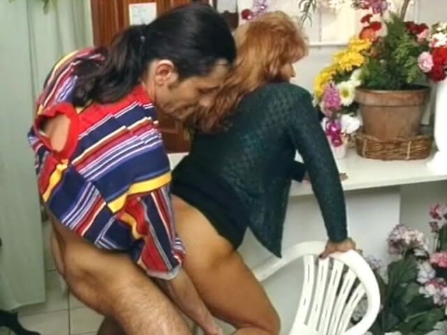 Deutsche Camgirls: Wanita bunga dari Jerman dikongkek keras di kedainya