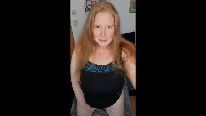 Curly_Dreams: М-м Погляньте На Мій Профіль, Там З'явилася Нова Кліпса В Купальнику