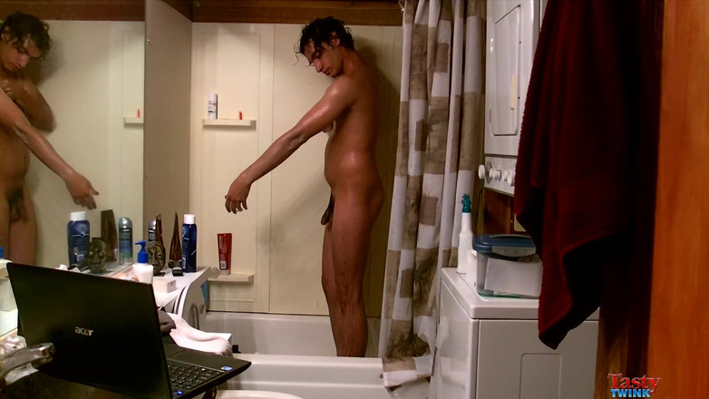 Tasty Twink: Prysznic Tristana Hollistera