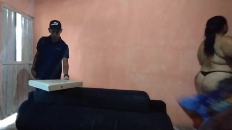 Adribella69: Моя извращенная мачеха просит меня трахнуть ее, пока моего отчима куколда нету дома. Какая у нее вкусная задница