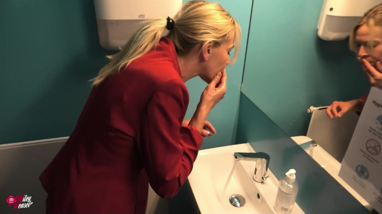 Miley Weasel: Blonde Office Slut Fucked in Company Toilet!!