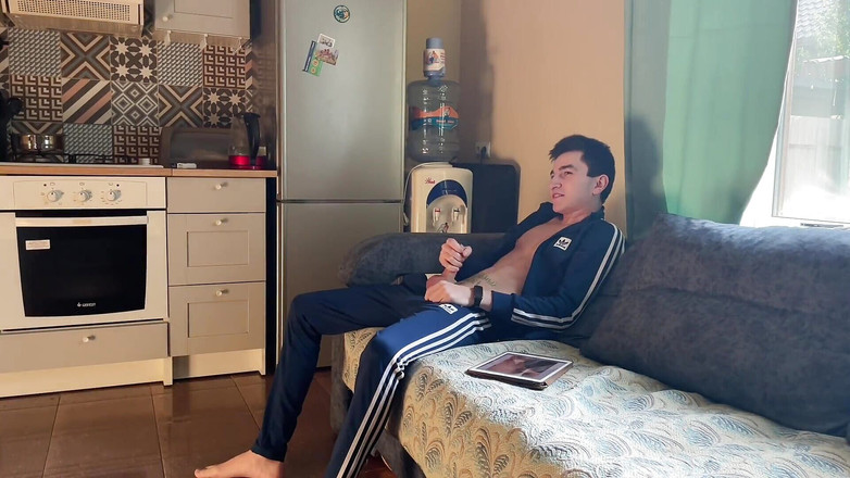 Ethan Lestray: Celé video Gopnik ošukal sladké dvojče a vystříkal se na...