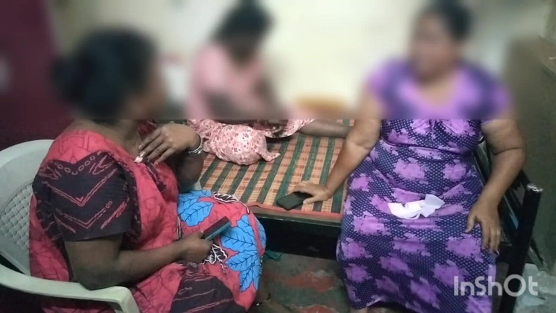 Tamil lesbian: Tre ziette discussione bollente