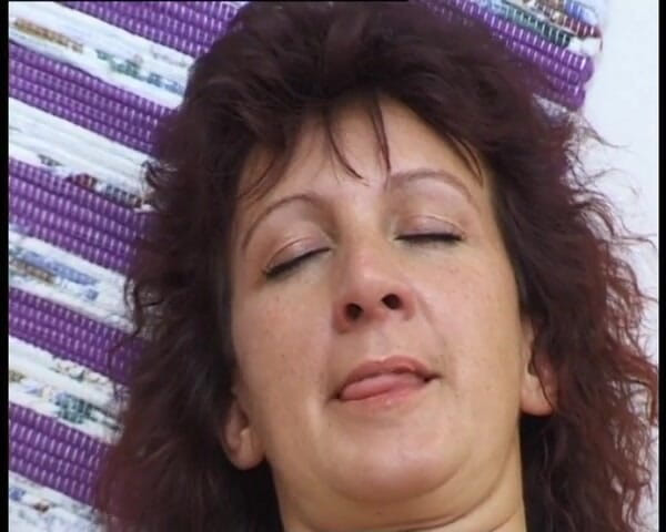 YOUR FIRST PORN: Anguelike je dnes super nadržená