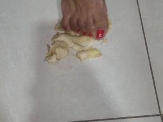 Jessy feet: Stomping Banana