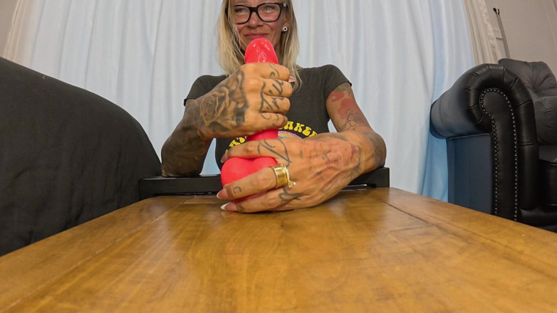 Skully inkson: JOI Dildo