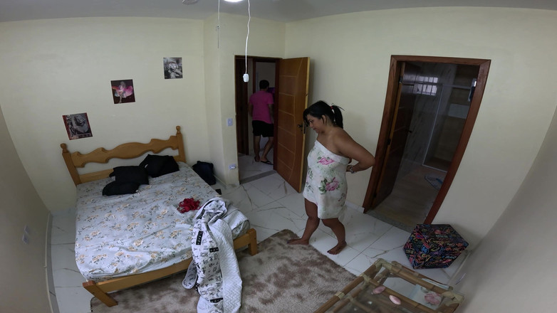 Lukas Zaad: 旅馆的相机：我抓到了我朋友对方的妻子！