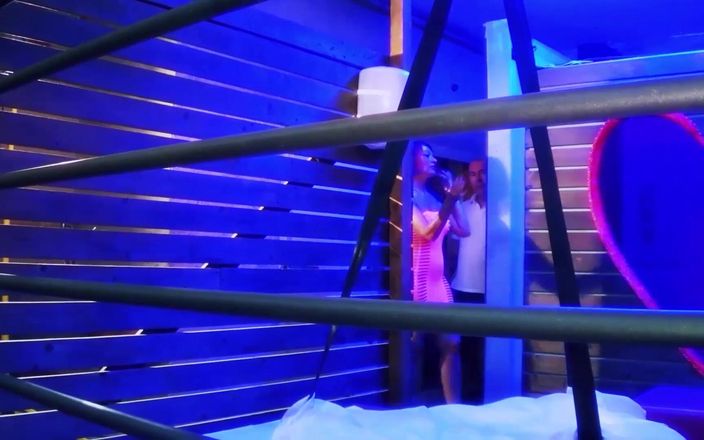 Dark Holes: Cadela leva seu marido para um quarto privado porque ela...