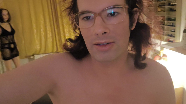 JanineLang: 我裸体倒垃圾（邻居抓我）