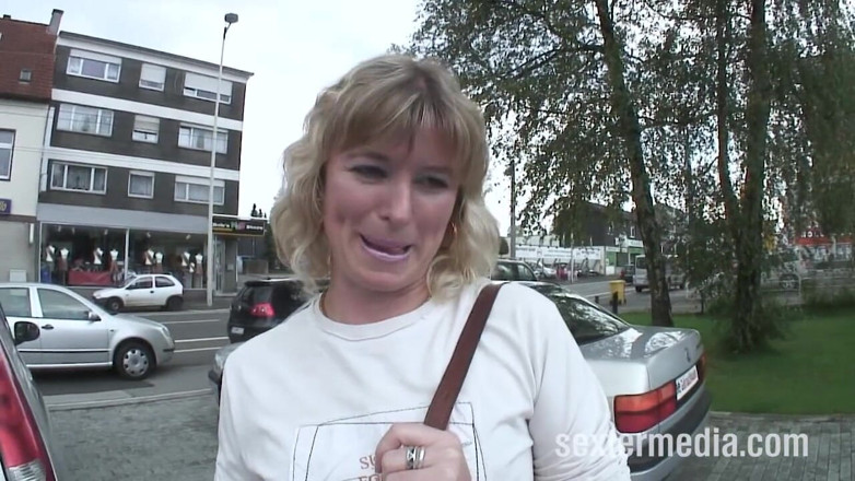 Sextermedia by Pete: Amateur, a bit older slut masturbates in pantyhose