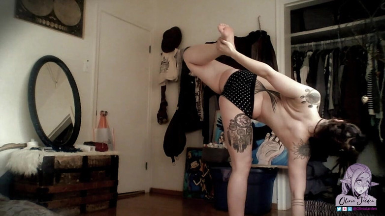 Olivia Jarden: Sciocco flusso yoga nudo