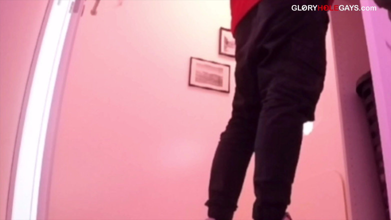 GLORYHOLEGAYS: Poslík si myslel, že jsem holka - a vyprázdnil mu koule