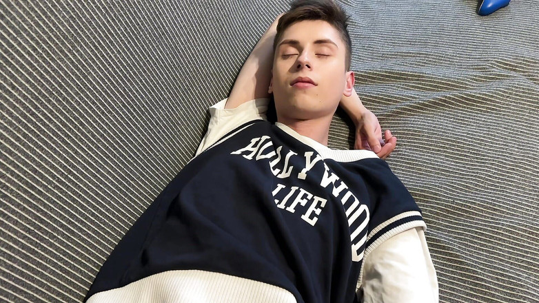 Morflot24: Evgeny Twink ने अपने सबसे अच्छे दोस्त को बहकाया और उसे प्यारी गांड में चोदा