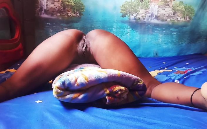 Super sexy ebony cuties: Humping Folded up Blanket Shaking My Booty