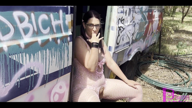 Princess Poppy: 677081993409732608.mp4