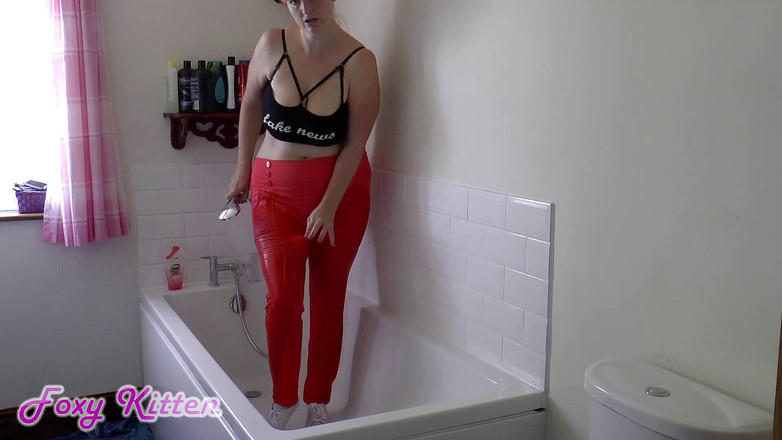 Foxy Redhead Kitten: Zvlhne v korálových růžových legínách a trenérech