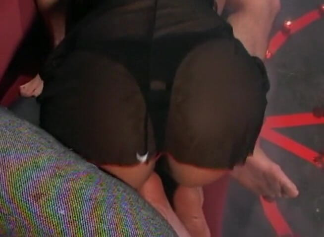 Fetish World: Una cagna ebano arrapata viene scopata nel culetto