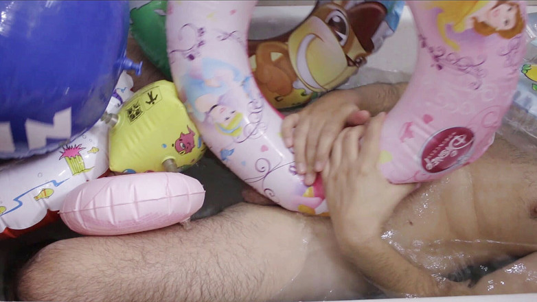 Inflatable Lovers: Şişme şişme banyo