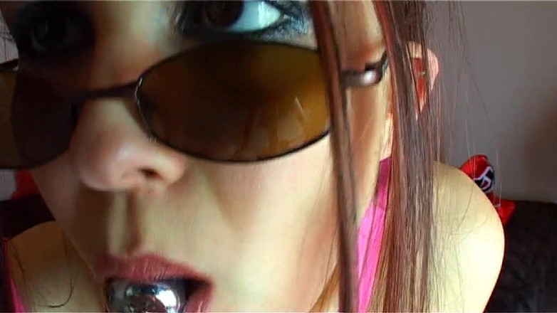 Hot Girlz: Perverzní děvka jde živě šukat svou kundičku pro své fanoušky