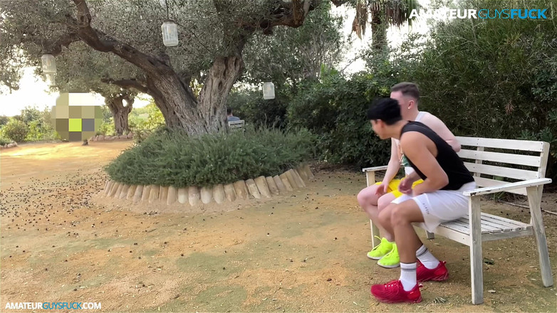 Amateur Guys Fuck: Agf : Je m’amuse avec mon ami dans le parc en...