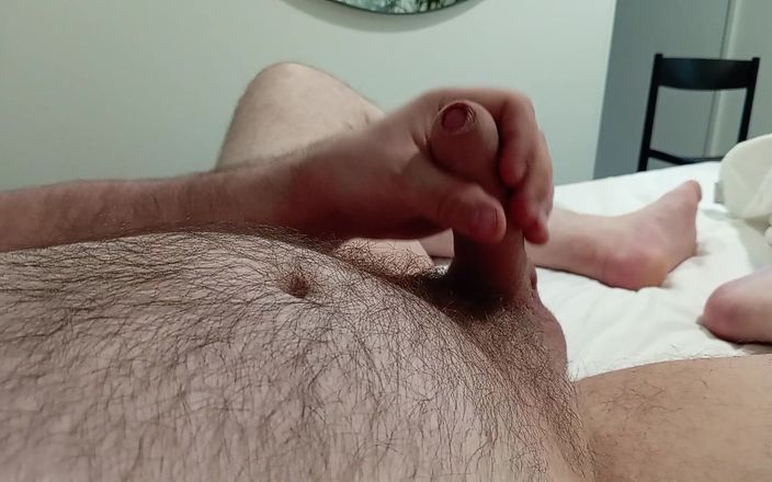 Uhri: Masturbándose en la habitación del hotel