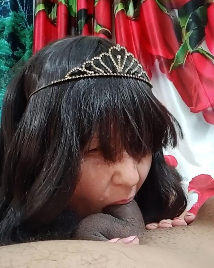 Bolly Karma: रसदार लंड वाली कामुक लड़की बिना किसी शर्म के साथ खेलने के लिए तैयार है