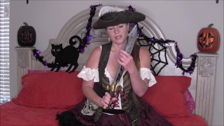 Nikki Nevada: Sexy mature pirate wench Nikki dildo fucking