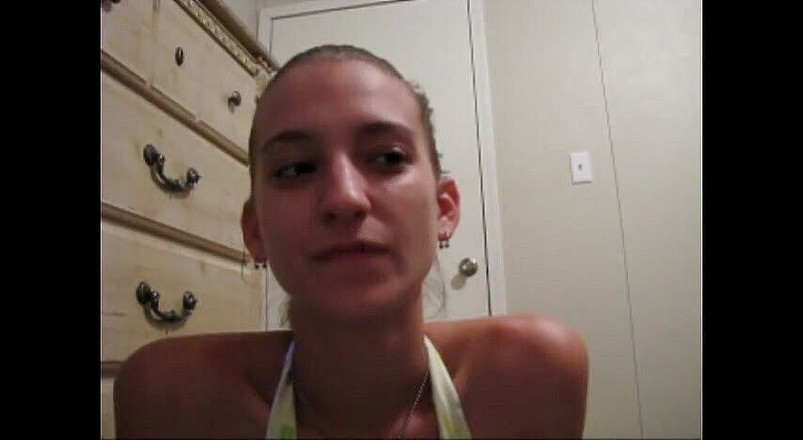 Femdom Austria: 她见过的最小的啪