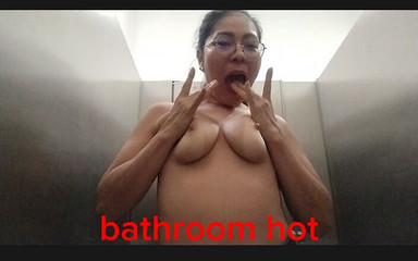 Sakurayen: Un'eccitante asiatica che balla davanti alla camera