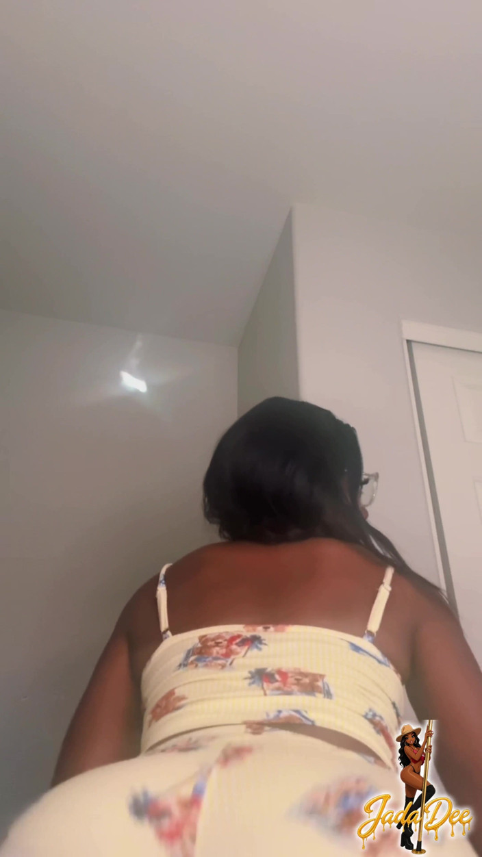 Jadadee: Shaking Ass Like a Good Little Slut