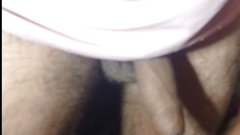 Rakul008: Shalini si cewek sange yang lagi sange ini melucuti celanaku...