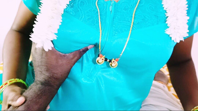 Telugu honey lips: Hintli porno ev hanımı kocasının üvey babasını sikiyor. Telugu Firty Talks