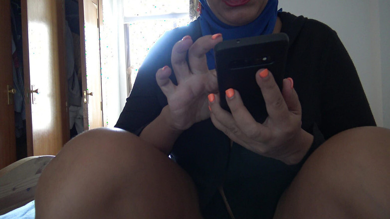 Souzan Halabi: 一个大屁股饥渴的阿拉伯女人在镜头前自慰