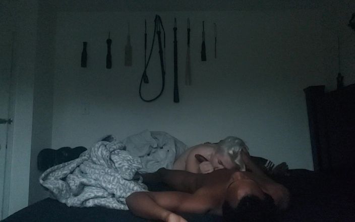 Missi Rae: Cewek sange ini lagi asik nyepong kontol cowok ini