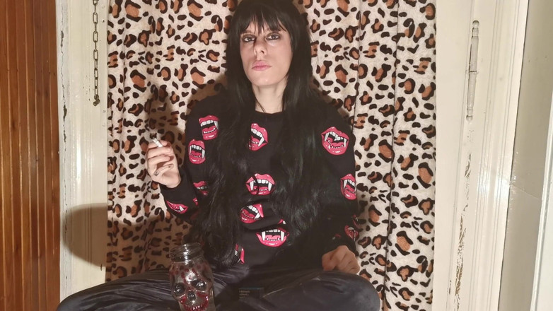 Beth Kinky: Stăpână smokint în culise