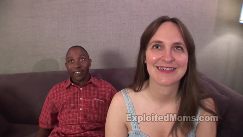 Xes Network: Hot cougar mature waitress does her 1st porn video BBC in...