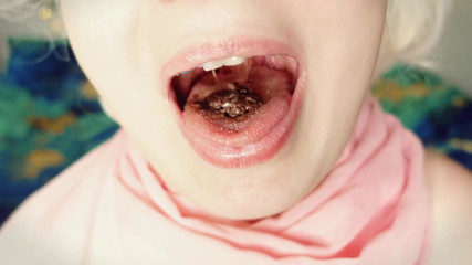 Arya Grander: ब्रेसिज़ फेटिश - क्लोज अप बड़ी आवाजों के साथ मुखबैंग वीडियो asmr खा रहा है